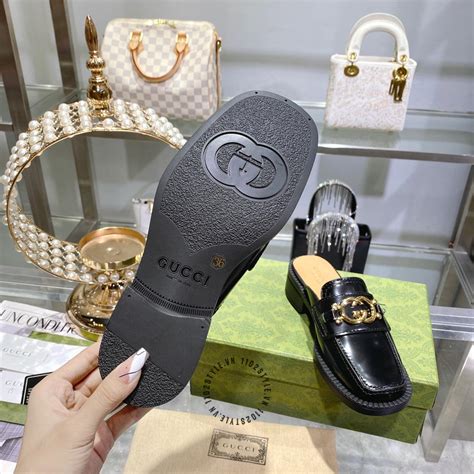 sục nữ gucci